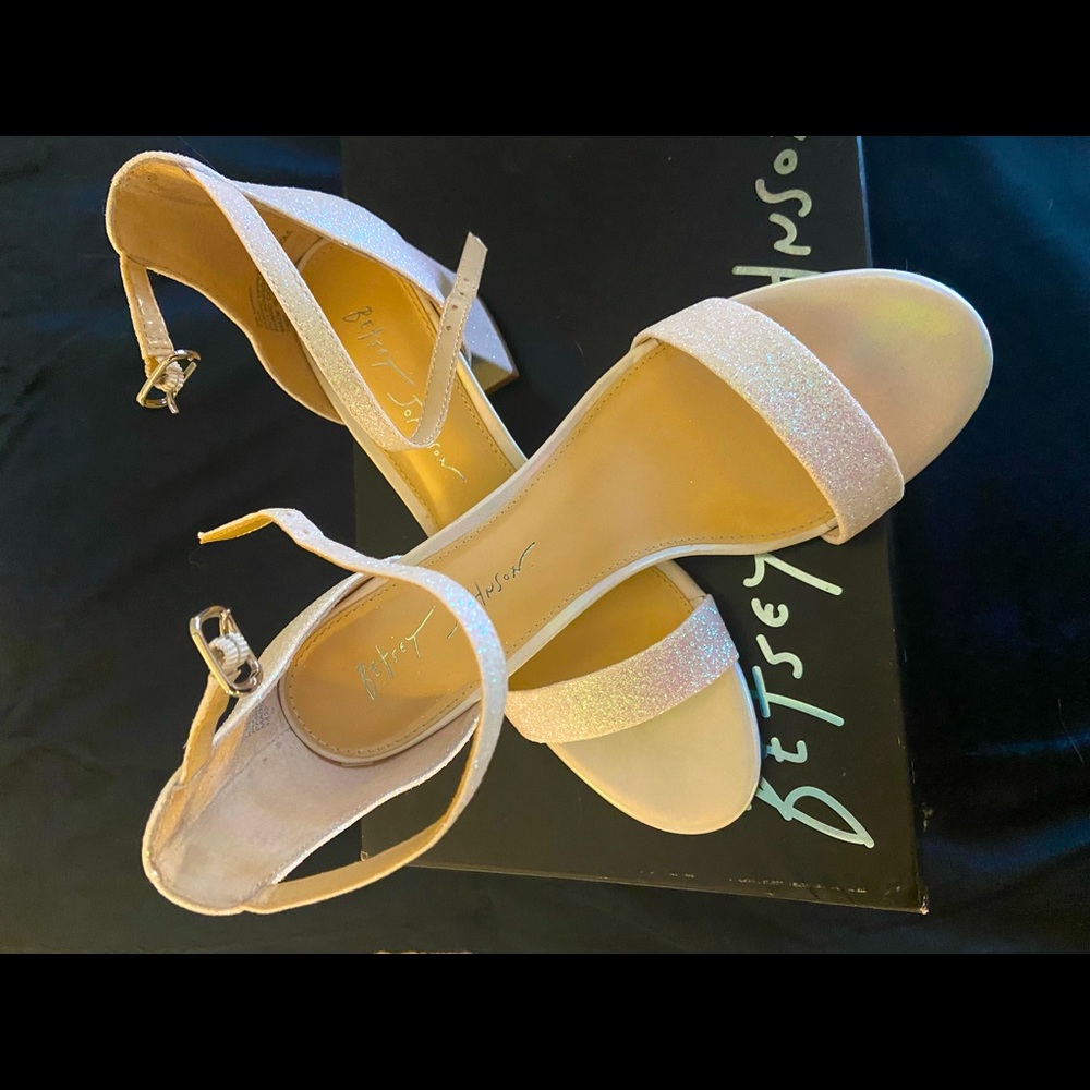 Betsy Johnson Mari Heeled Sandal White 2 7.5 W